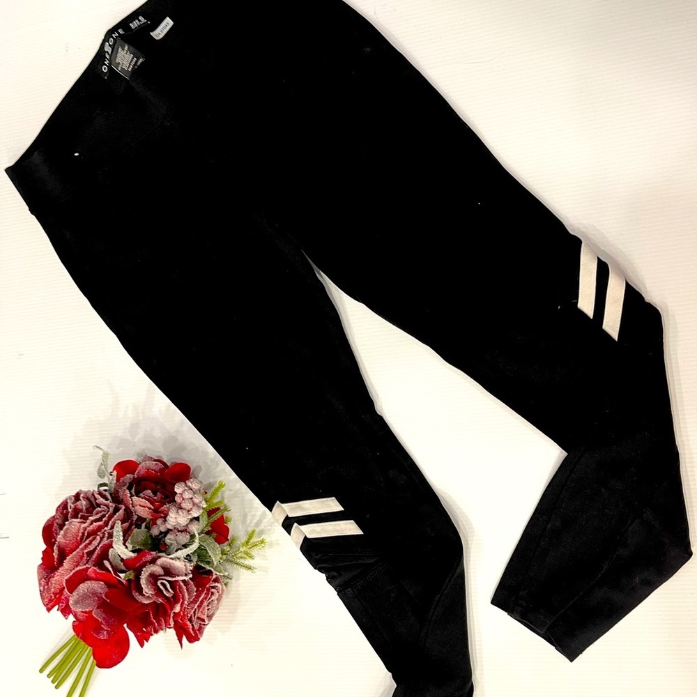 P144- One5One black & white leggings size S